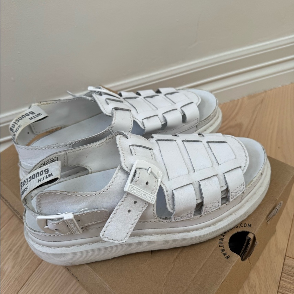 Dr. Martens White Leather Fisherman’s Sandals
Unisex - Picture 4 of 5